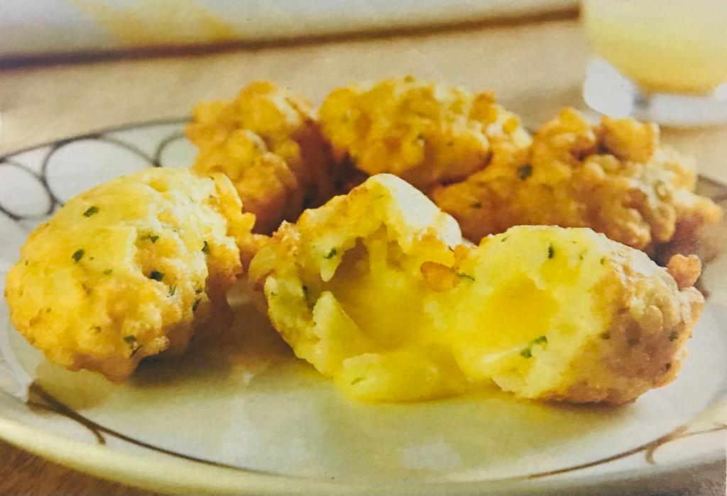 Bolinho de arroz com queijo